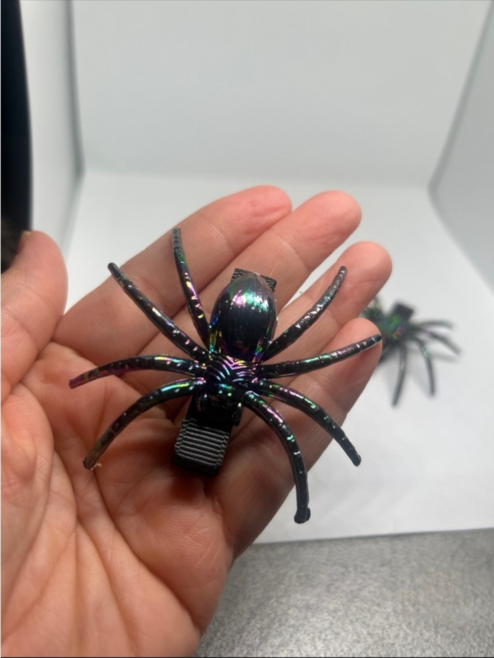Iridescent Spider Hair Clip - Black with Rainbow Sheen